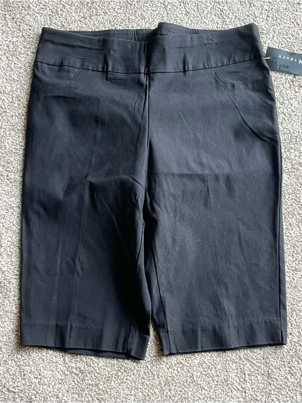Ladies Medium Black Midrise Pull-On Bermuda Shorts by N Touch Brand New